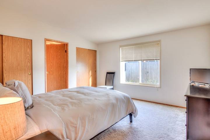 Vacation home for 6 people, with balcony and pool, with pets in Oregon Coast