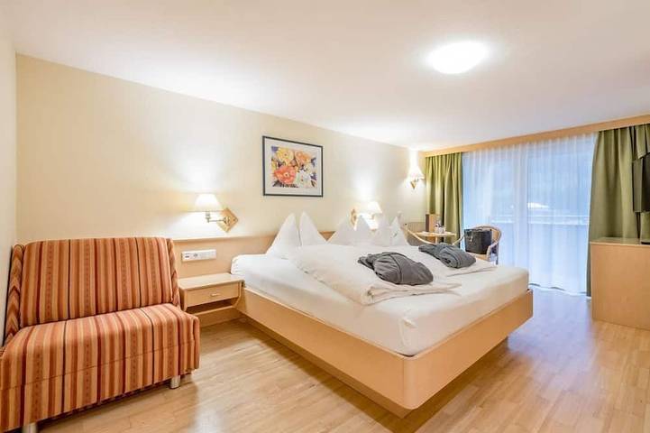 Ferienhaus für 2 Personen, mit Sauna und Balkon sowie Pool und Garten