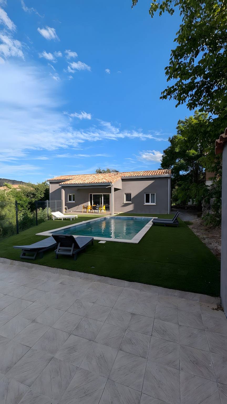 Villa « Des Rives Et Chevaux 07 » avec piscine privée, Wi-Fi et climatisation in Montréal (Rhône-Alpes), Ardèche