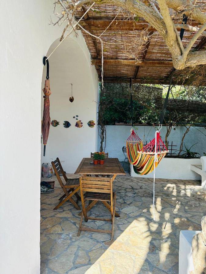 Casa vacanza per 6 persone, con giardino, adatto a famiglie con bambini in Ventotene