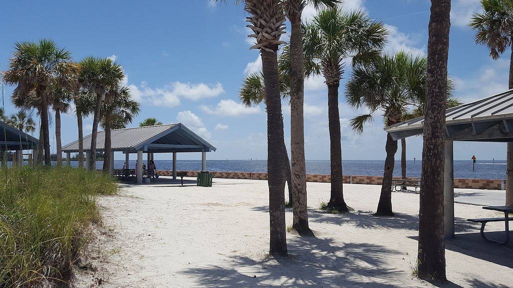 Neue Auflistung! Waterfront, privater Steg, Haustiere Ok, Swim Spa, Kayak & Paddle Board. in Hudson, Pasco County