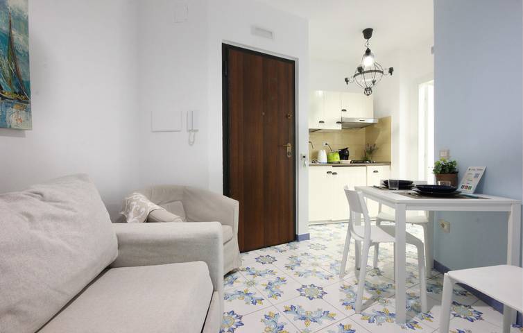 Appartamento intero, Appartamento al piano superiore con WiFi, aria condizionata e TV - a 400 m dal centro di Vico Equense in Vico Equense, Sorrento Coast