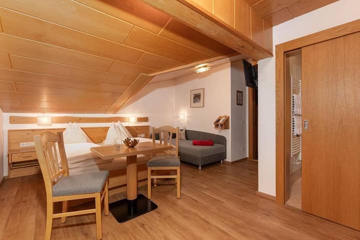 Ferienwohnung für 3 Personen, mit Balkon und Pool sowie Sauna - 1