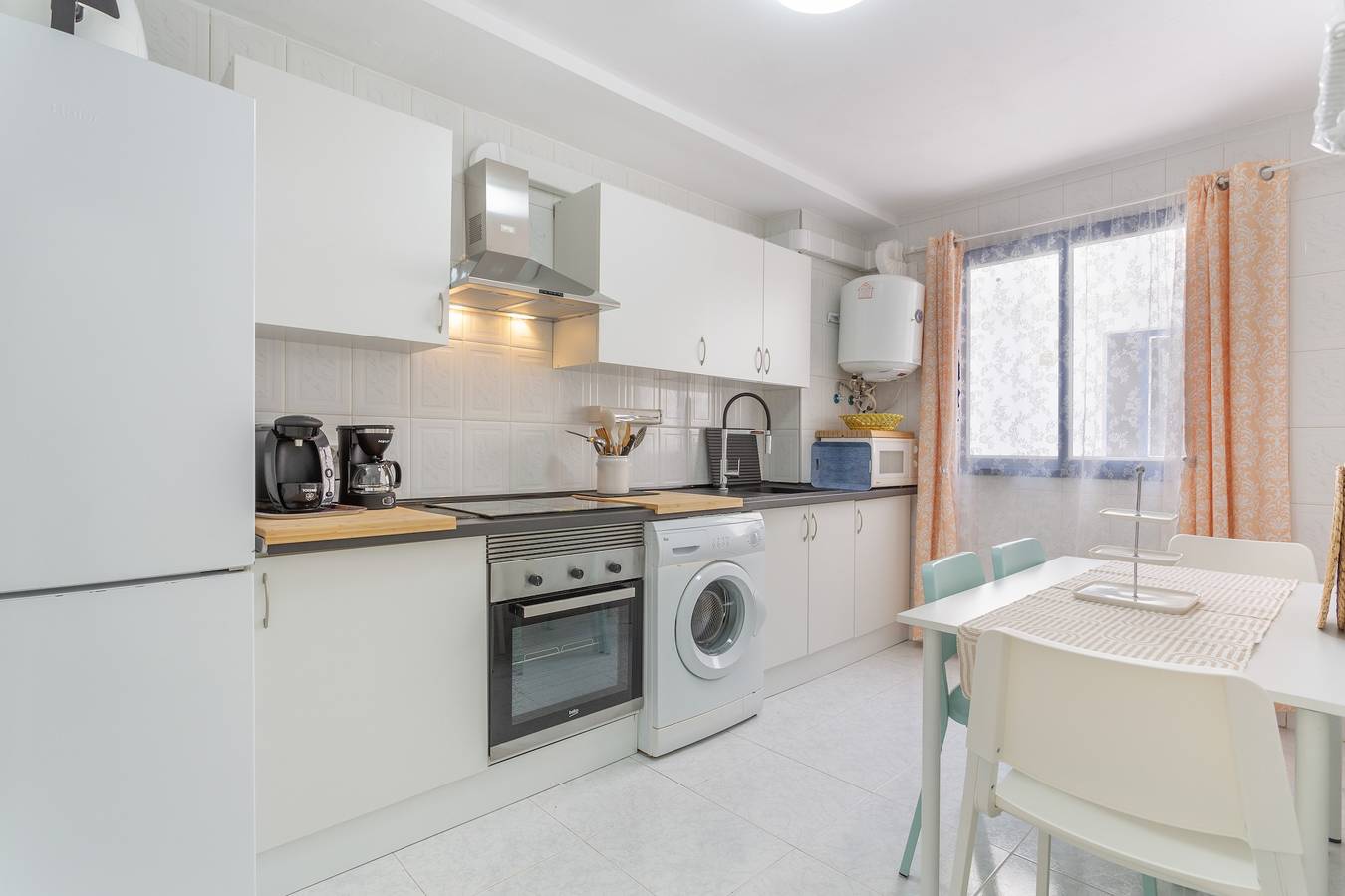 Entire apartment, Retama Vacation Apartment with Sea Views, Balcony and Wi-Fi in La Postura, Adeje