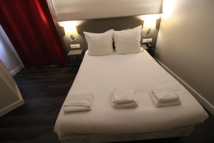 Hôtel pour 2 personnes, avec terrasse, animaux acceptés à Moulins - 4