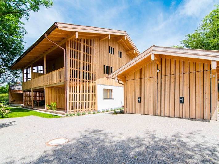 Ferienhaus für 6 Personen, mit Balkon und Terrasse sowie Garten und Sauna am Chiemsee