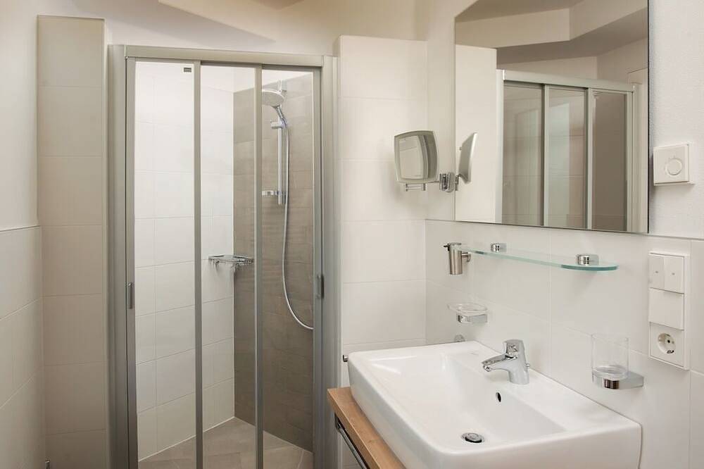 Ganze Wohnung, Traum-Ferienwohnung mit Dachterrasse & Panoramalage, Garage, Cron4 Pool & Sauna in Bruneck, Dolomiti Superski
