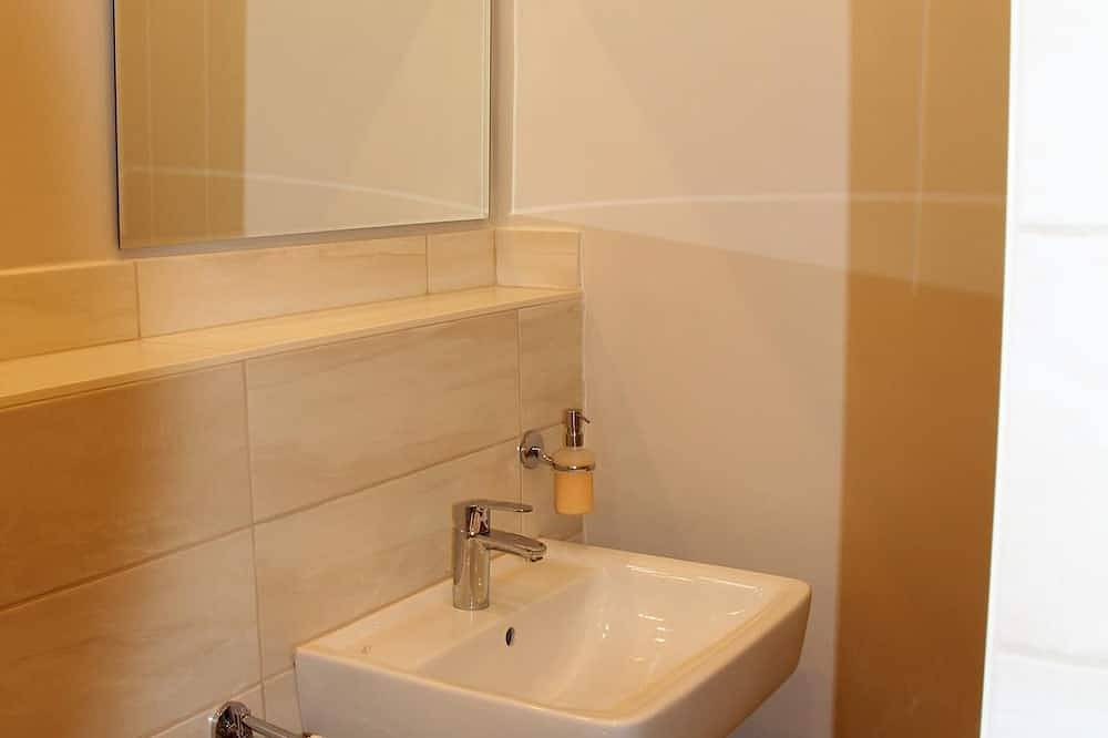 Ganze Wohnung, Exclusive holiday apartment in Berlin's old building with private terrace in Moabit Berlin, Berlin