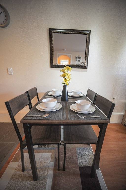 Vacation rental for 5 people, with yard, with pets in Daly City