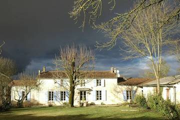 Location de vacances pour 12 personnes, avec jardin, animaux acceptés à Chermignac