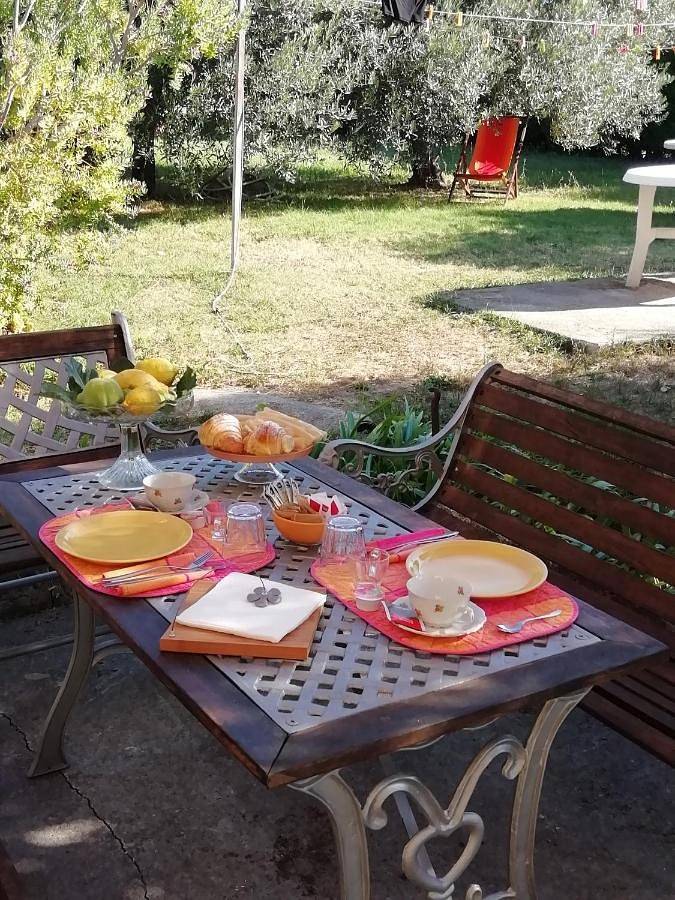 Chambre d’hôte, avec Terrasse ainsi que Jardin et Vue à Albenga