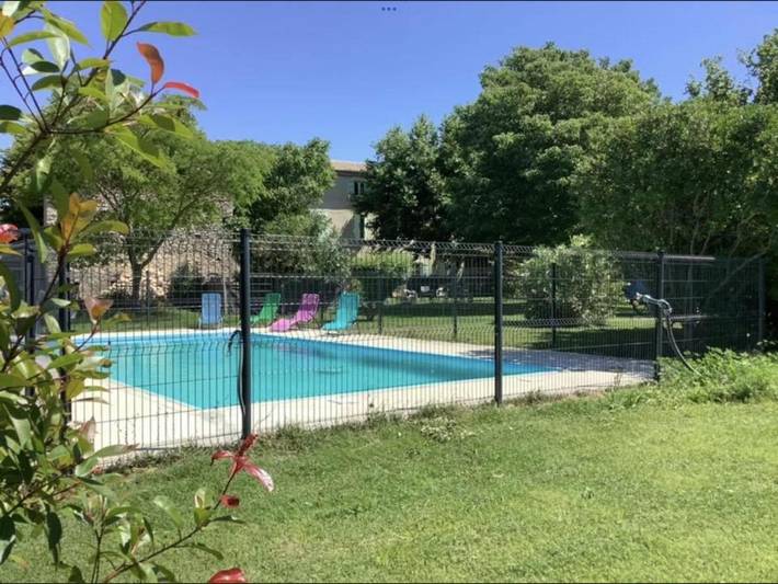 Maison d’hôte pour 3 personnes, avec Jacuzzi et Terrasse ainsi que Jardin et Piscine à Pierrelatte