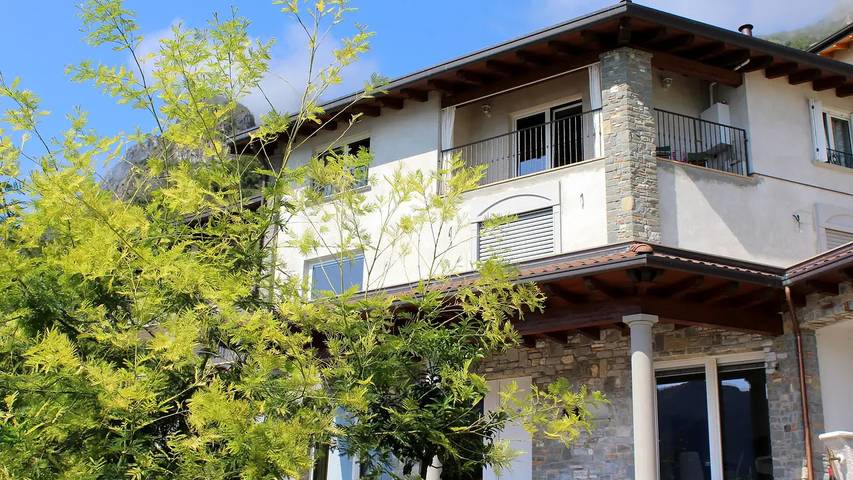 Appartamento per 5 persone, con Balcone e Giardino a Comune di Marone