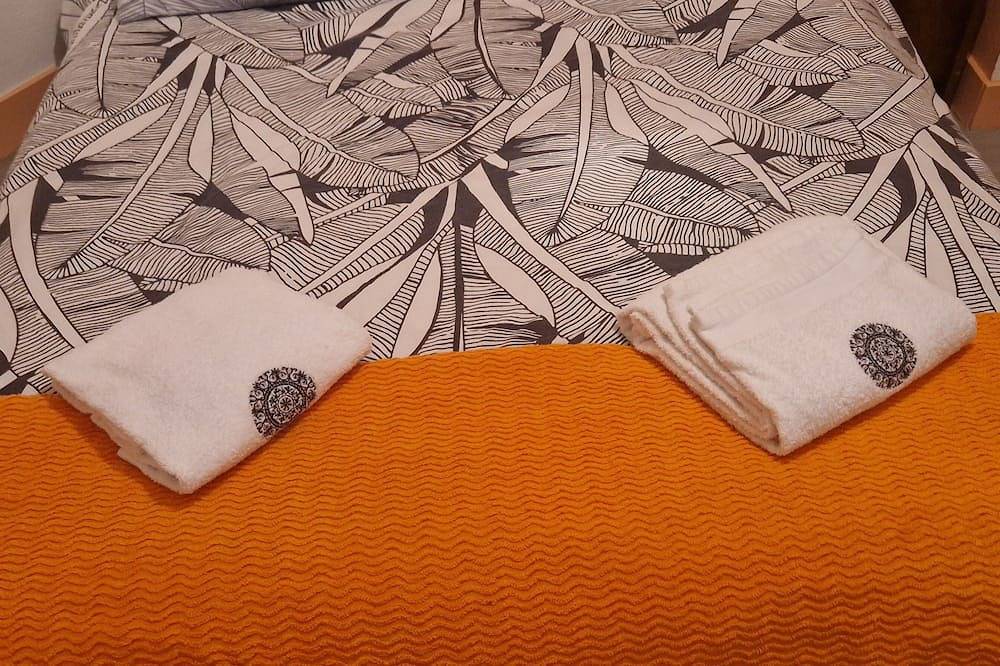 Ganze Wohnung, Welcome to Le Cocon de Seguret - 120 m2 duplex apartment in the heart of the historic district in Le Puy-en-Velay, Zentralmassiv