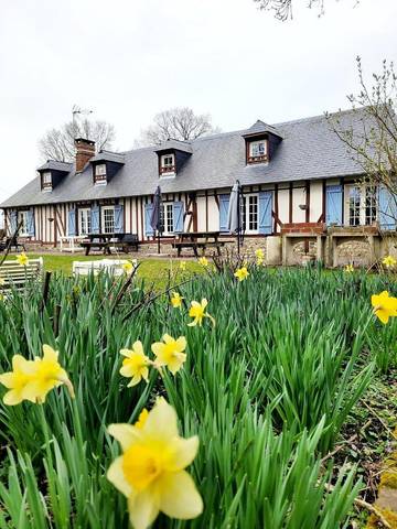 Location de vacances pour 11 personnes, avec jardin à Saint-Étienne-l'Allier