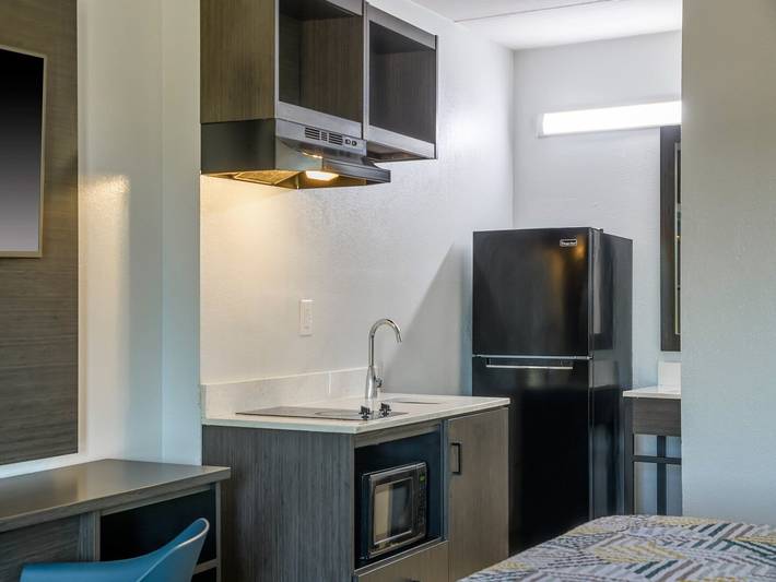 Apartamento entero, 1 cama King | Mob Acc Ri Shwr Nsmk Micfridg in Georgia (Estados Unidos)