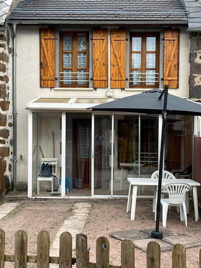 Gîte pour 4 personnes, avec terrasse, animaux acceptés à Aurières
