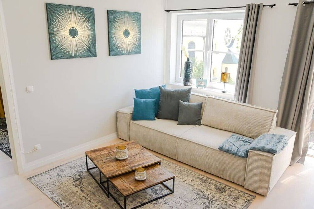 Entire apartment, New Stylish Apartment - up to 8 Guests - Terrace -bbq in Feldafing, Starnberger See