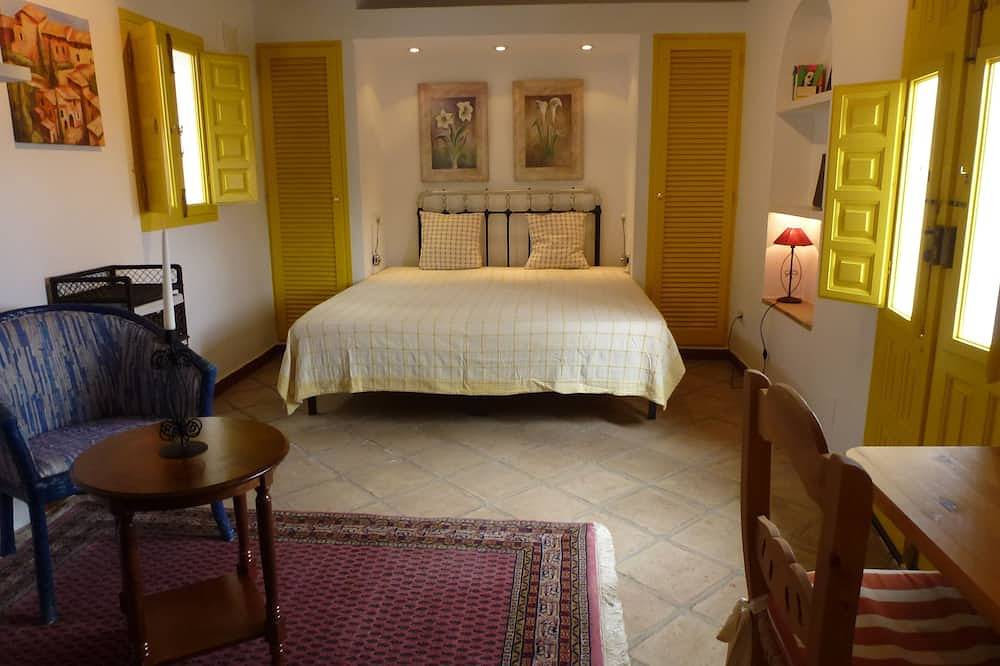 Finca with fantastic sea view and pool on a 3000m² property in Sayalonga, Cordillera Penibética
