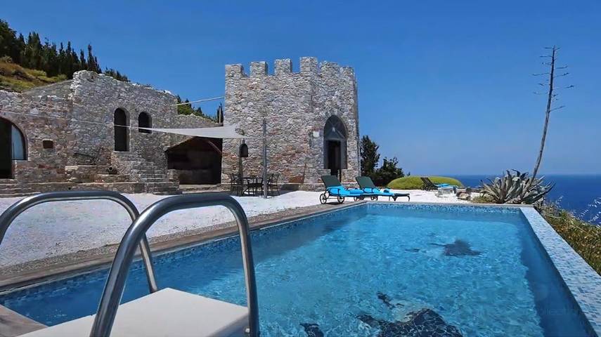Villa for 4 people, with terrace and view as well as pool in Skopelos