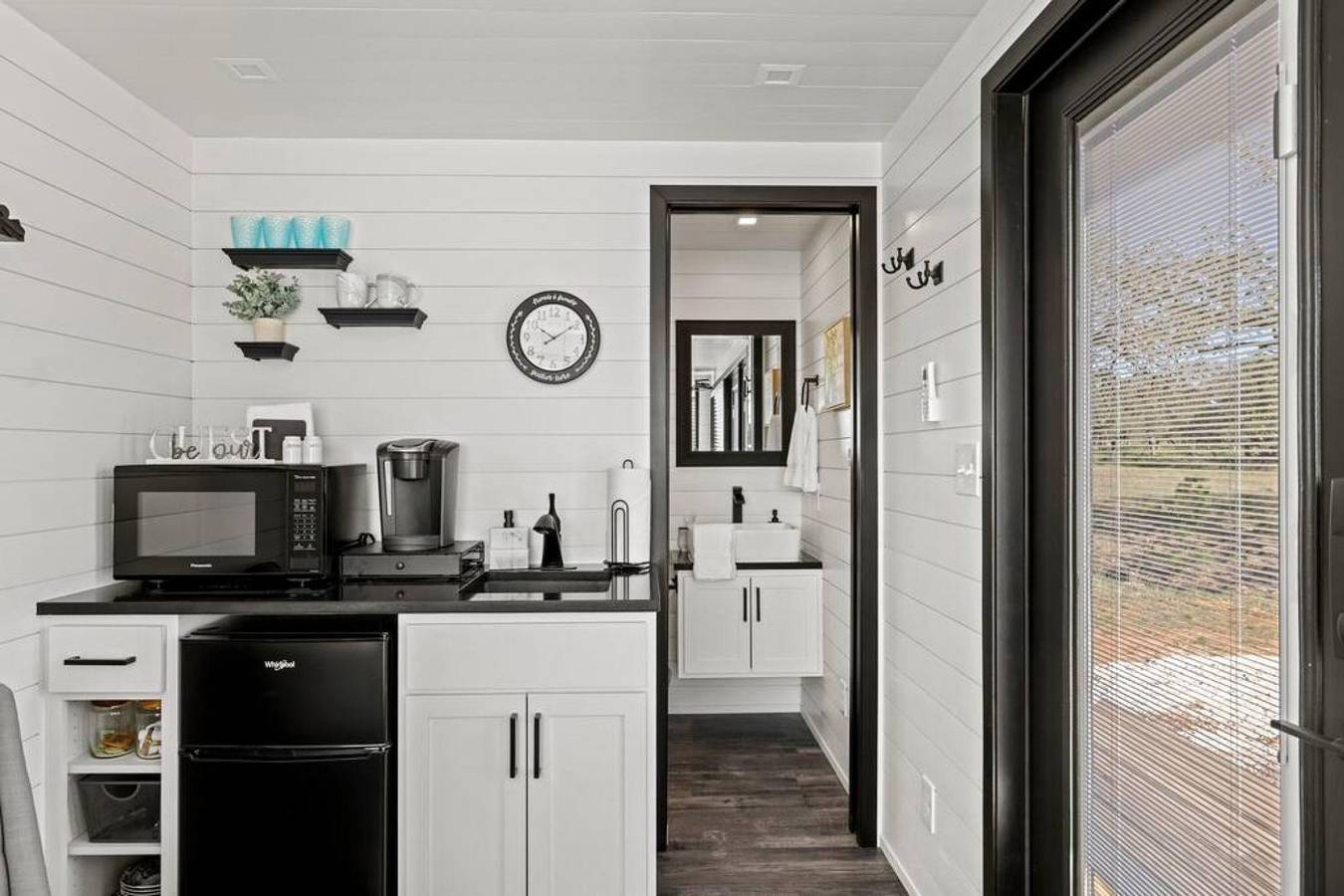 New Wilderness Hideout-Cozy Container Home in Gillespie County