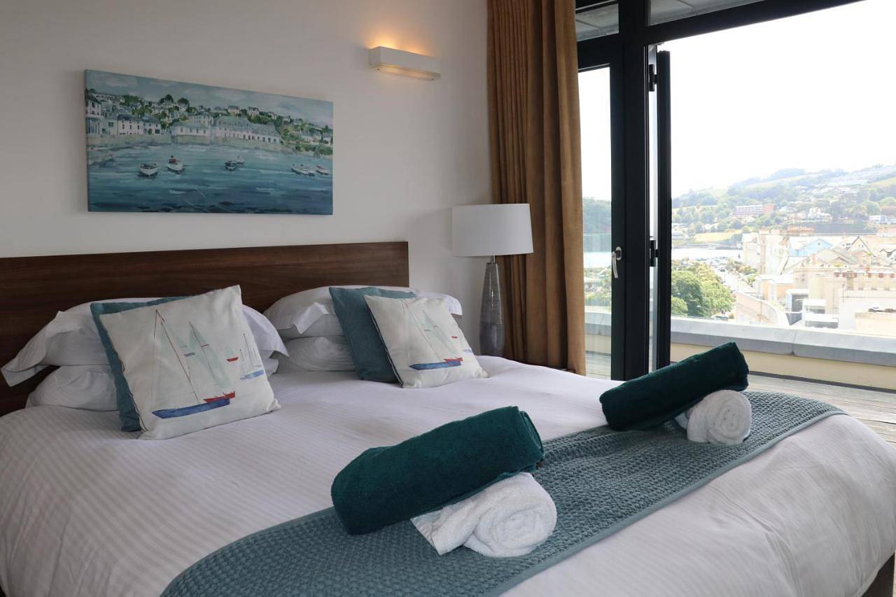 Entire apartment, Riviera Apartments - Five Stylish Penthouse Apartments with Unrivalled Sea Views of Teignmouth, Shaldon, The Jurassic Coastline & The Teign Estuary in Teignmouth, Devon