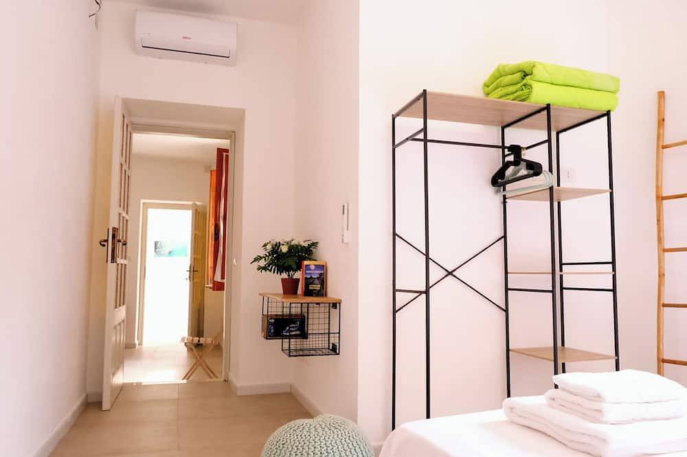Appartamento intero, Newly refurbished Apartment great location in Buggerru, Costa Verde (Sardegna)