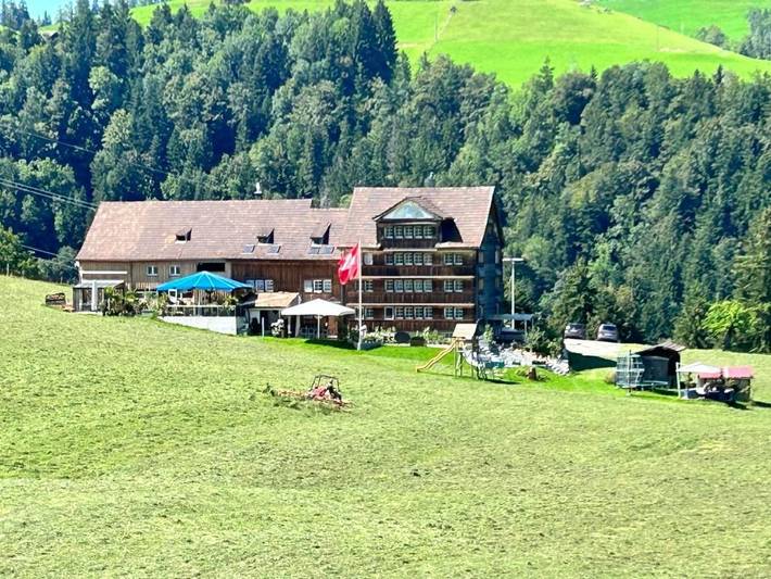 Ferienwohnung für 8 Personen, mit Terrasse und Garten sowie Ausblick in Appenzell Ausserrhoden