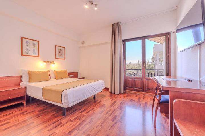 Apartamento para 2 personas, con terraza además de jardín y piscina, Se admiten mascotas en La Rioja