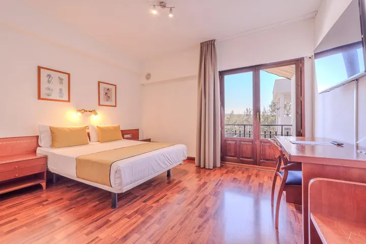 Hotel für 2 Personen, mit Garten und Pool sowie Terrasse, mit Haustier - 1