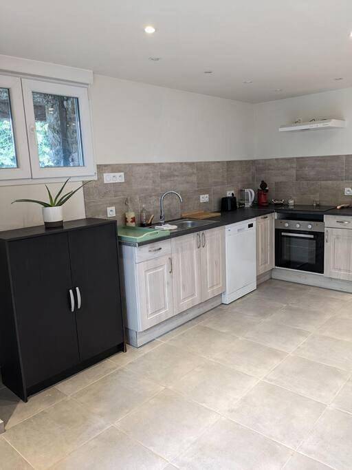 Gîte pour 4 personnes, avec jardin ainsi que piscine et bassin pour enfant à Cublac - 3