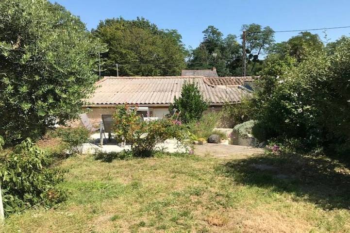 Gîte pour 4 personnes, avec jardin à Beaulieu-sous-la-Roche