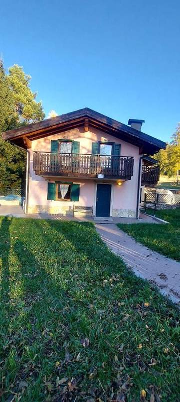 Gîte pour 11 personnes, avec jardin ainsi que balcon et vue dans Serrada