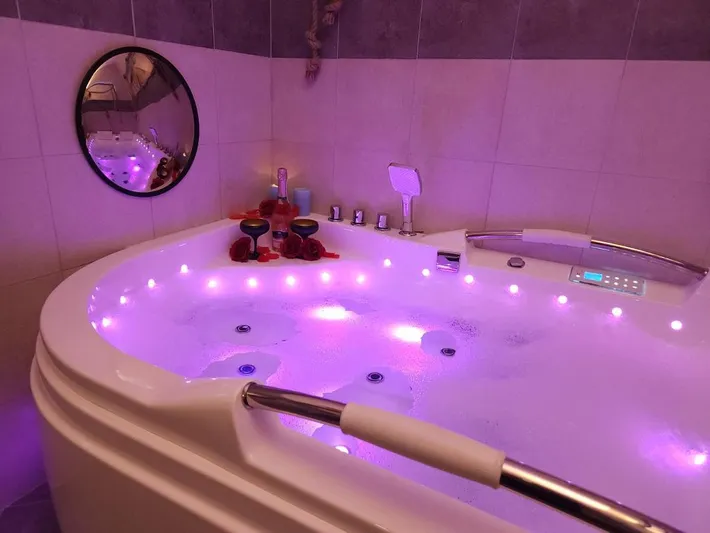 Apartamento de vacaciones para 2 personas, con sauna además de jacuzzi y jardín - 1