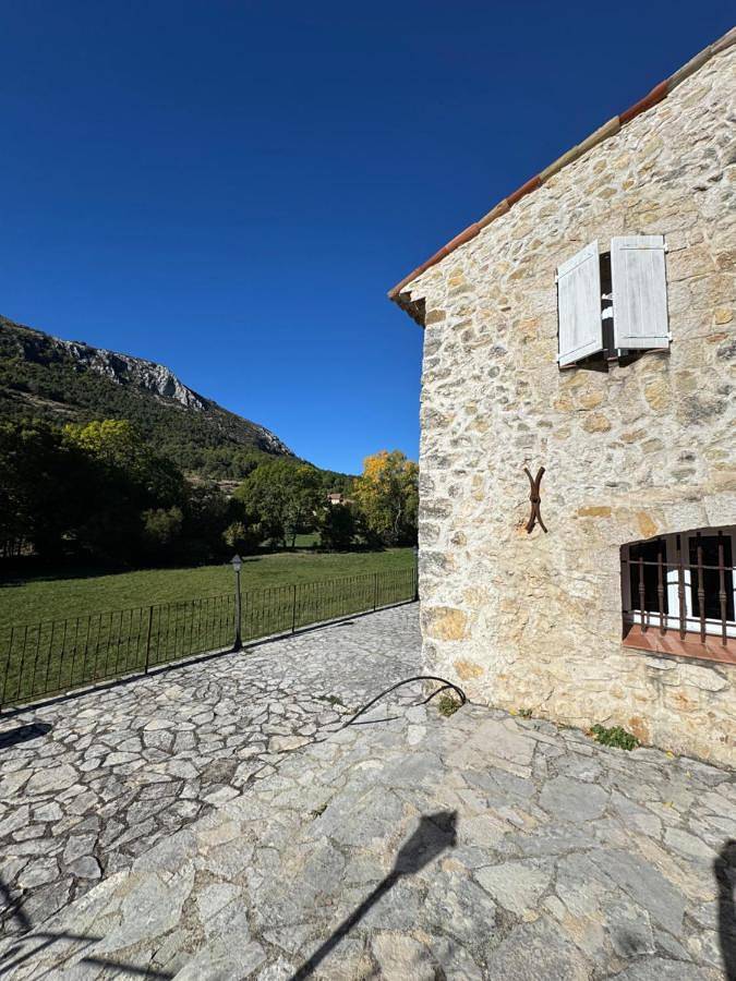 Location de vacances pour 8 personnes, avec vue et jardin, animaux acceptés à La Bastide - 2