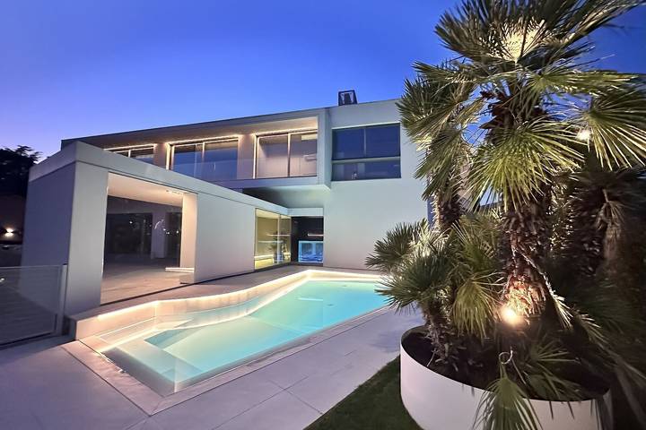 Villa für 8 Personen, mit Terrasse und Garten - 1