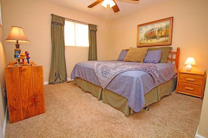 Lake house for 26 people, with terrace and hot tub, with pets in Norris Lake