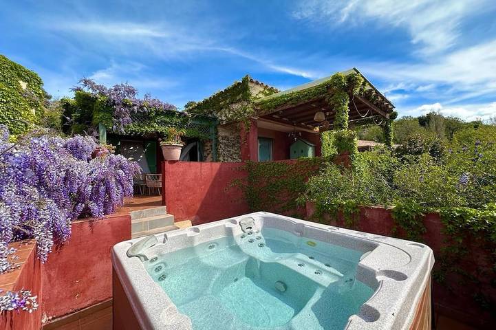 Location de vacances pour 8 personnes, avec Jacuzzi ainsi que Terrasse et Jardin à Sant'Antonino