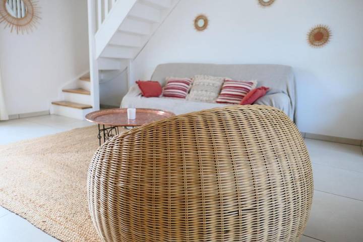 Location de vacances pour 6 personnes, avec Terrasse ainsi que Jardin et Vue à Châtillon-sur-Marne