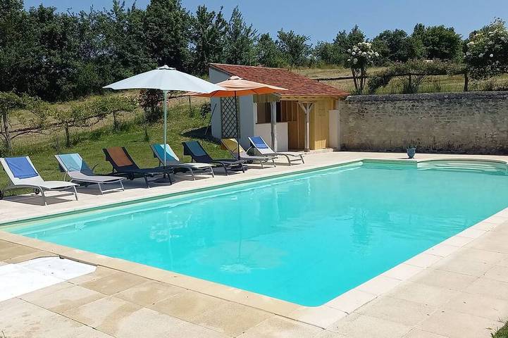 Location de vacances pour 16 personnes, avec jacuzzi et terrasse, animaux acceptés à Mouzay