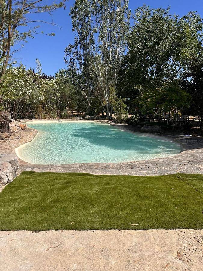 Casa rural para 13 personas, con jardín además de piscina y jacuzzi en Archidona