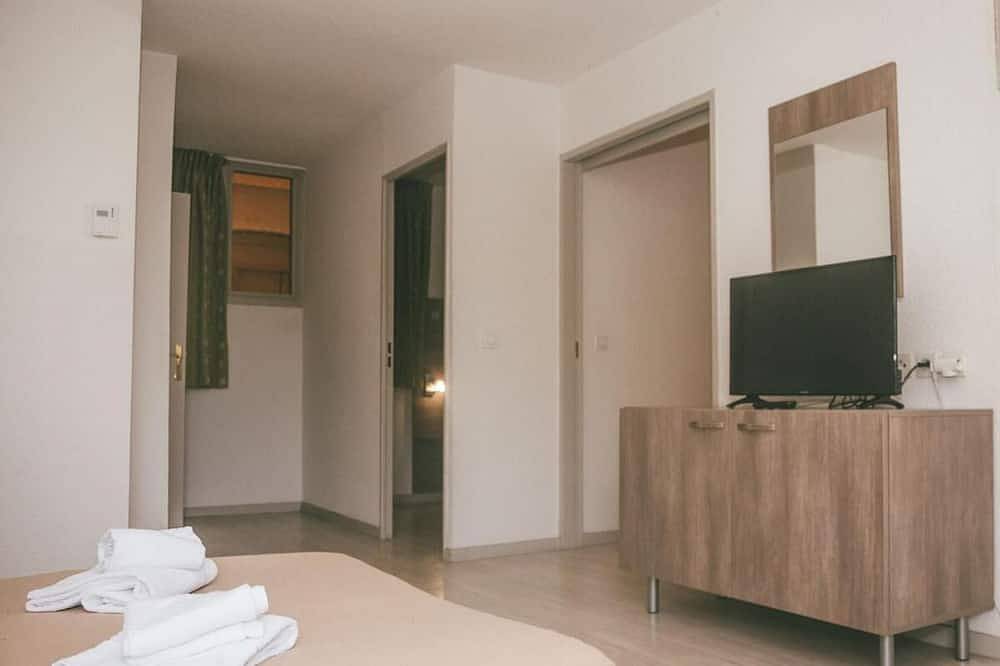 Entire apartment, 300m from resort center, parking, tv, ski locker, 18-23m², Le Collet d'Allevard in Allevard, Isère