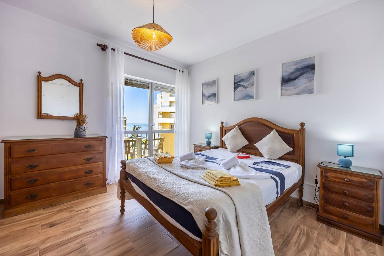 Entire apartment, Skyline Haven Algarve Apartment – Portimão with Sea View, Balcony and Wi-Fi in Praia da Rocha, Portimão