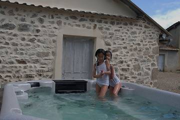 Villa pour 30 Personnes dans Saint-Priest-des-Champs, Puy-de-Dôme, Photo 3