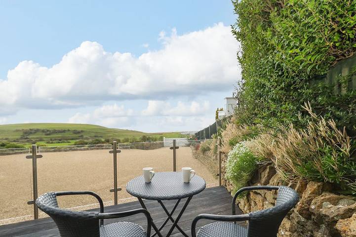 Cottage for 2 people, with garden, with pets in Burton Bradstock