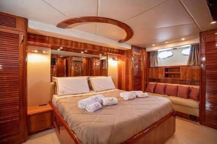 Péniche pour 10 personnes, animaux acceptés dans Port Pierre Canto Cannes - 4