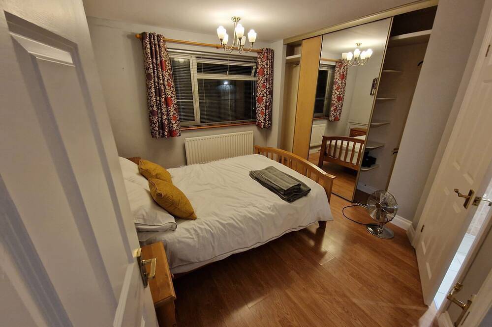 Comfy Ensuite Room in Sunny Sussex in Crawley, West Sussex