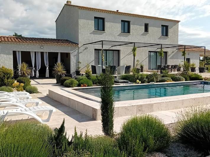 Villa pour 8 personnes, avec Terrasse et Jardin ainsi que Bassin pour enfant et Piscine à Arles - 3