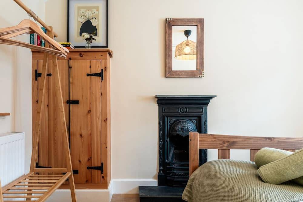 Beautiful One Bedroom Home in Glastonbury in Glastonbury, Somerset
