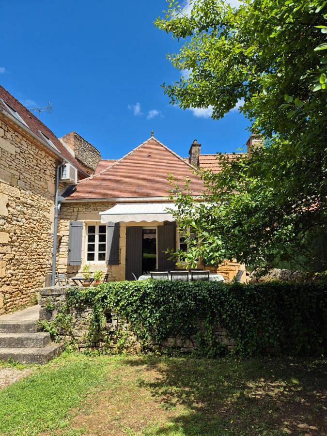 Location de vacances pour 10 personnes, avec jardin ainsi que vue et piscine, adapté aux familles à Prats-du-Périgord - 3